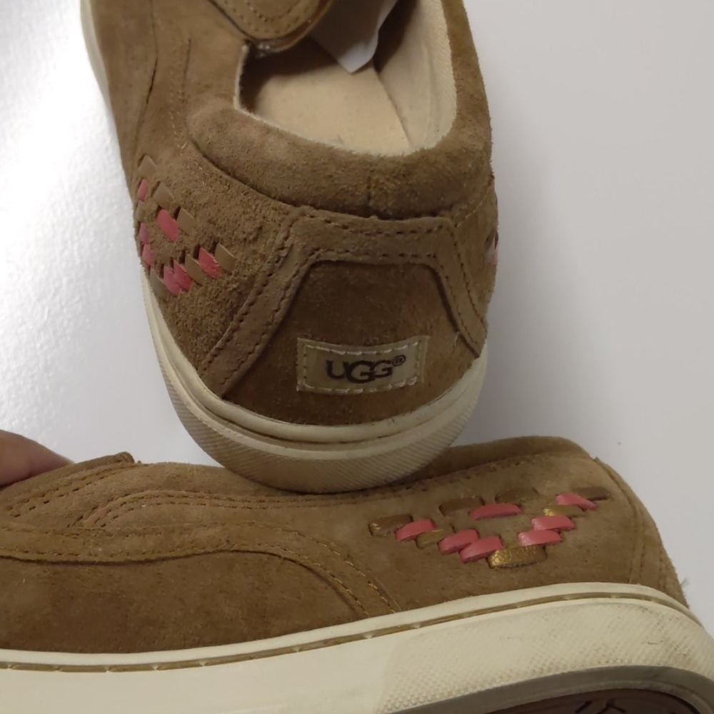 Sued Ugg Slippers - image 4